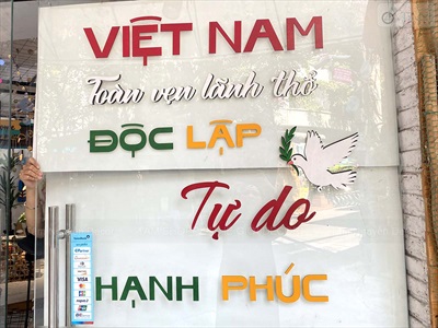 Bộ chữ gỗ Việt Nam hạnh phúc [Gỗ nhẹ - KT 95x90cm] CHU-GO-24